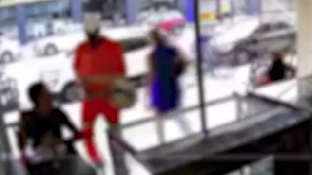 Imagem ilustrativa da notícia Vídeo: Disfarçado de gari rouba padaria no Umarizal
