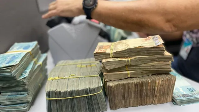 Imagem ilustrativa da notícia PF faz operação contra envio ilegal de dinheiro ao exterior