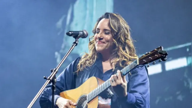 Imagem ilustrativa da notícia Vídeo: Ana Carolina recria "Chico" para Luísa Sonza  em show