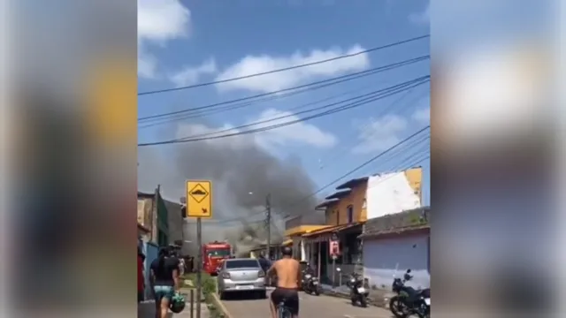 Imagem ilustrativa da notícia Vídeo: casa pega fogo na Cidade Nova, em Ananindeua