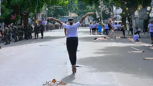Imagem ilustrativa da notícia Bailarina faz o percurso do Círio de Nazaré dançando