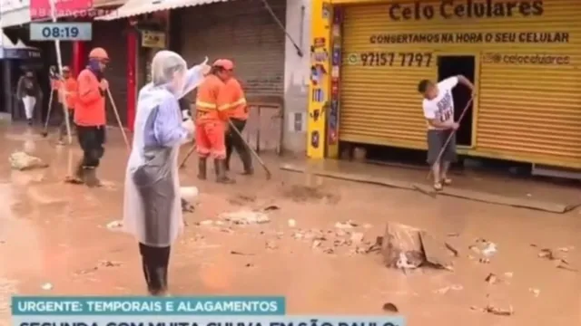 Imagem ilustrativa da notícia Vídeo: comerciante joga lama em repórter da Record