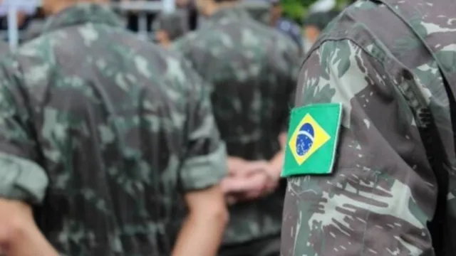 Imagem ilustrativa da notícia Soldado do Exército morre atropelado por carro do batalhão