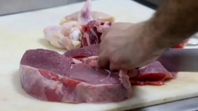 Imagem ilustrativa da notícia Descubra o truque dos restaurantes para deixar a carne macia