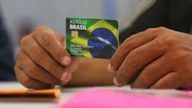 Imagem ilustrativa da notícia Auxílio Brasil: você tem direito a indenização de R$ 15 mil?