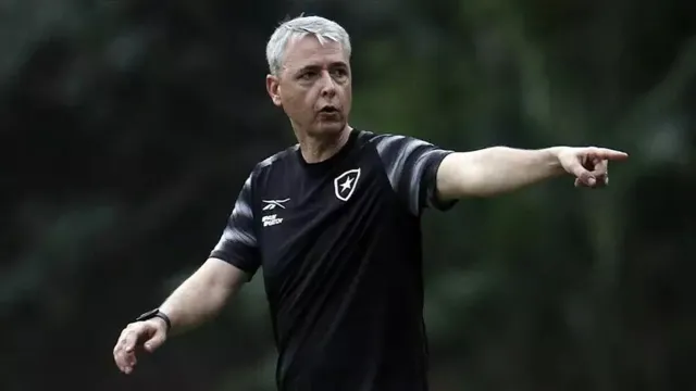 Imagem ilustrativa da notícia Botafogo tenta retomar liderança da Série A em Fortaleza