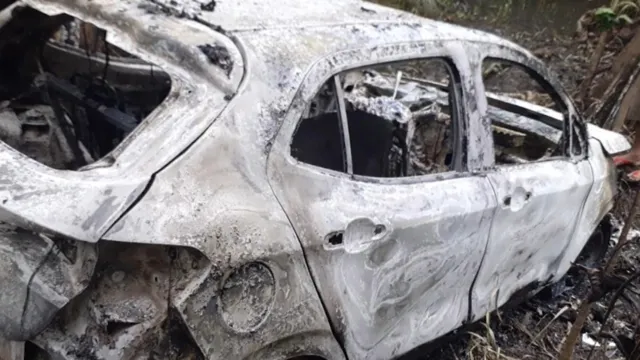 Imagem ilustrativa da notícia Vídeo: Carro de motorista desaparecido é encontrado queimado