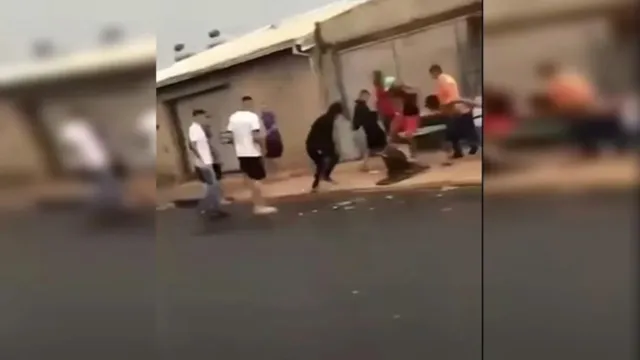 Imagem ilustrativa da notícia Vídeo: Sogro que ficava com o genro é espancado por vizinhos