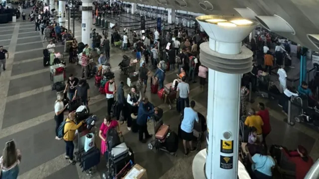 Imagem ilustrativa da notícia Passageiros reclamam de filas e calor no Aeroporto de Belém