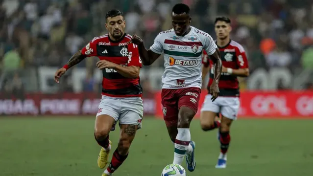 Imagem ilustrativa da notícia Flamengo e Fluminense empatam em jogo com golaço e confusão