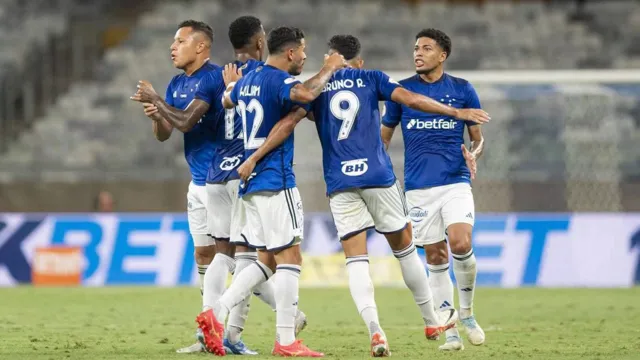 Imagem ilustrativa da notícia Goiás e Cruzeiro duelam em busca da permanência na Série A