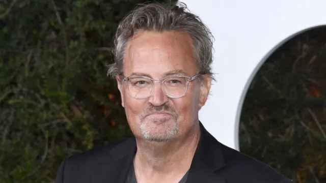 Imagem ilustrativa da notícia Funeral de Matthew Perry teve homenagem com música