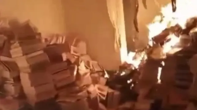 Imagem ilustrativa da notícia "Fábrica da Joelma" pega fogo e livros são queimados no Pará