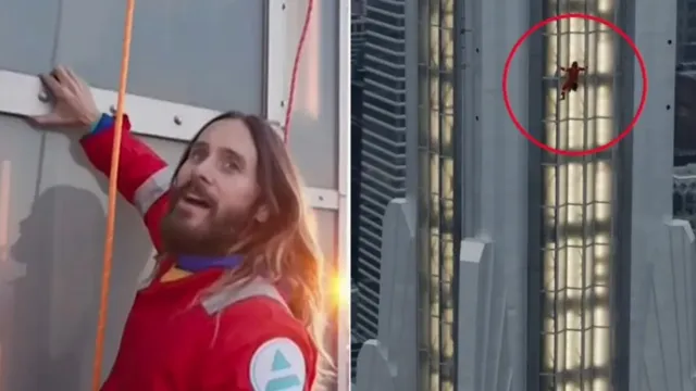 Imagem ilustrativa da notícia Vídeo: Jared Leto escala Empire State Building em Nova York