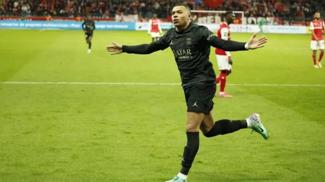 Imagem ilustrativa da notícia Mbappé faz três gols e leva PSG à liderança do Francês