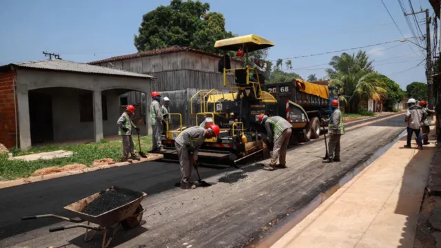 Imagem ilustrativa da notícia Helder Barbalho entrega 3,7 km de asfalto novo no Tapanã