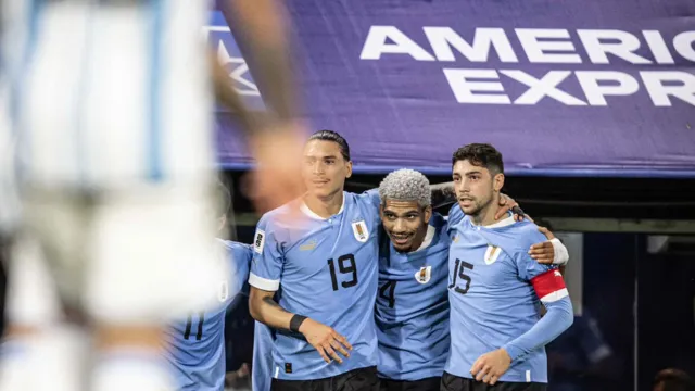 Imagem ilustrativa da notícia Eliminatórias: Uruguai derrota Argentina no La Bombonera