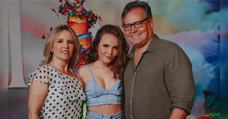 Imagem ilustrativa da notícia Larissa Manoela abre mão de fortuna e deixa para os pais