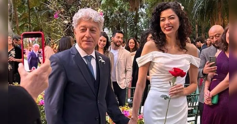 Imagem ilustrativa da notícia Com ajuda de Ana Maria, Caco Barcellos se casa com promotora