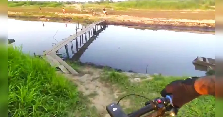Imagem ilustrativa da notícia Ciclista faz registro da seca no lago Maicá, em Santarém 