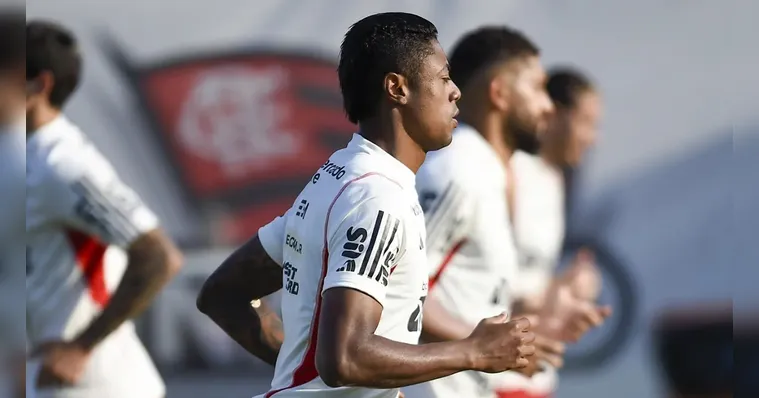 Imagem ilustrativa da notícia Flamengo aposta na idolatria para ficar com Bruno Henrique