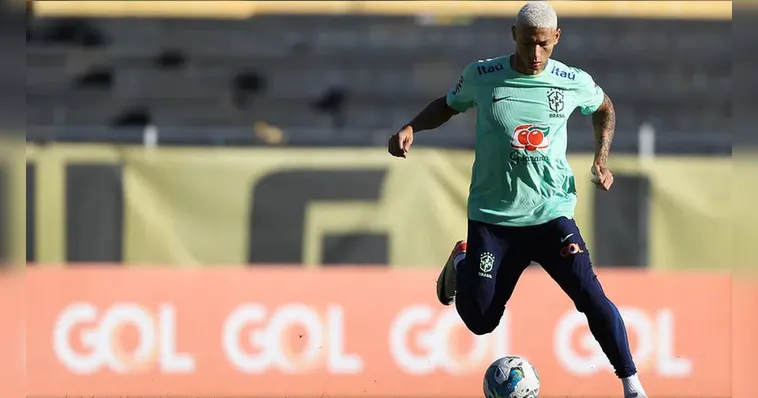 Imagem ilustrativa da notícia Diniz barra Richarlison e troca laterais de olho no Uruguai