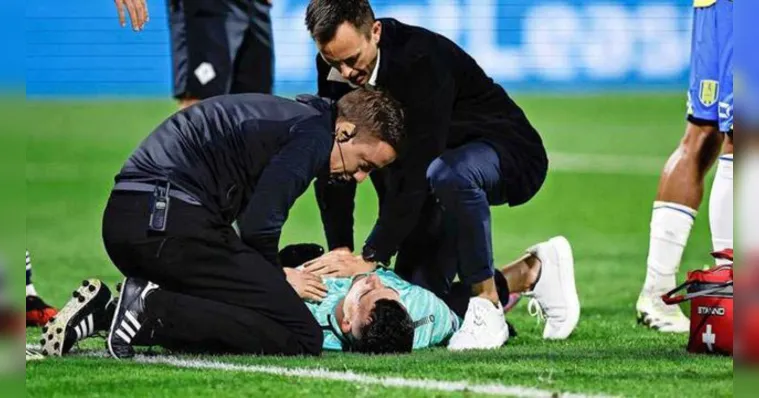 Imagem ilustrativa da notícia Goleiro que desmaiou na Holanda já superou uma facada