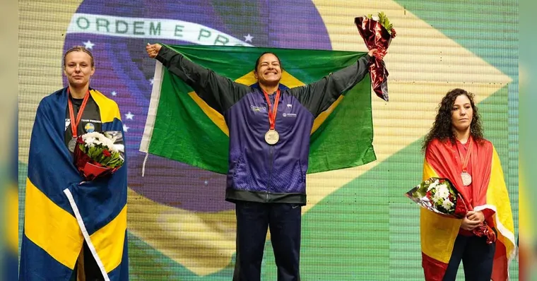 Imagem ilustrativa da notícia Lutadora paraense é campeã mundial de MMA amador aos 35 anos
