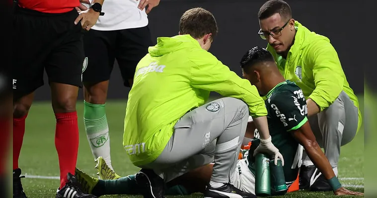 Imagem ilustrativa da notícia Rony tem suspeita de fratura e é levado ao hospital