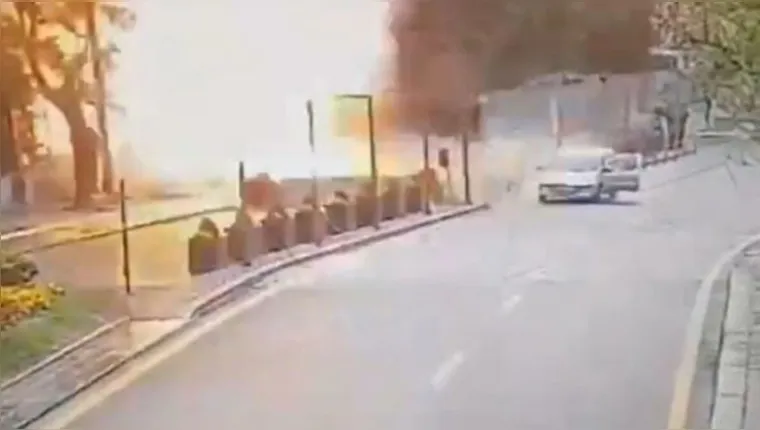 Imagem ilustrativa da notícia Vídeo: sede de governo da Turquia é alvo de atentado bomba