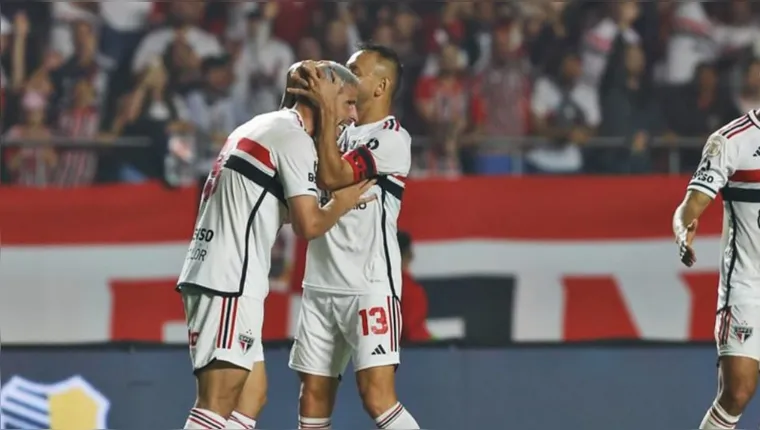 Imagem ilustrativa da notícia São Paulo vence Corinthians de virada em clássico no Morumbi