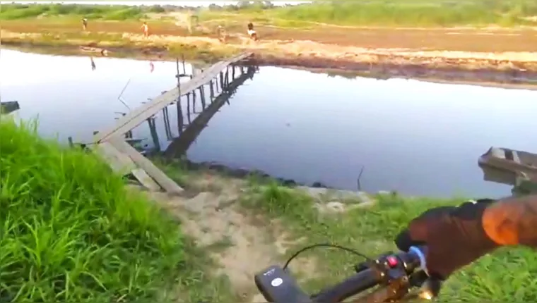 Imagem ilustrativa da notícia Ciclista faz registro da seca no lago Maicá, em Santarém 