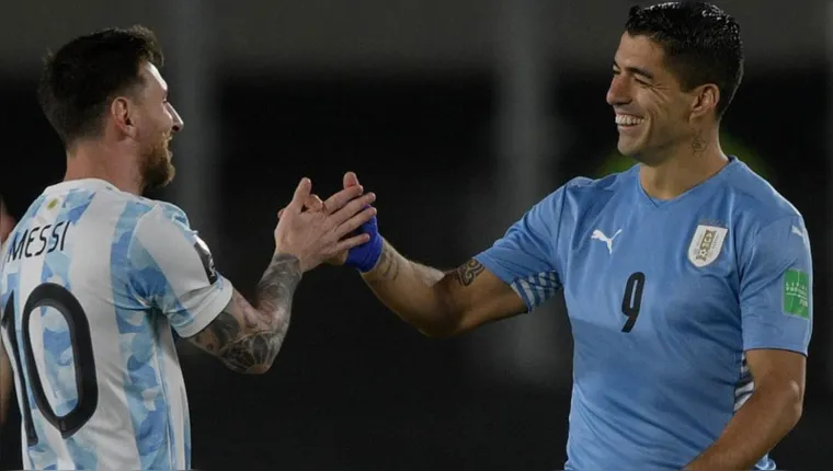 Imagem ilustrativa da notícia Em alta, Suárez volta a enfrentar Messi: Argentina x Uruguai