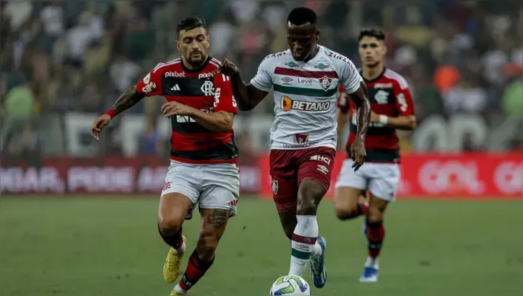 Imagem ilustrativa da notícia Flamengo e Fluminense empatam em jogo com golaço e confusão