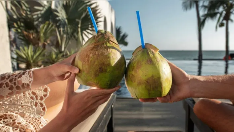 Imagem ilustrativa da notícia Pessoas com diabetes podem tomar água de coco? Saiba aqui!