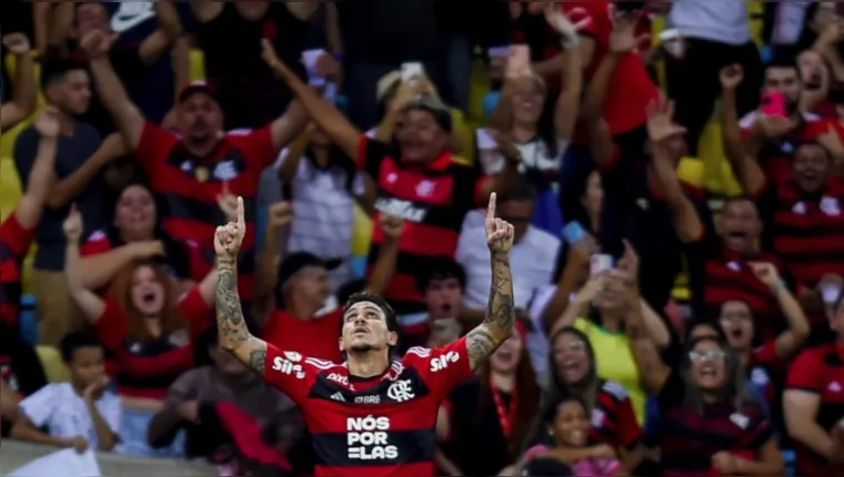 Imagem ilustrativa da notícia Flamengo vence com folga e entra na disputa pelo título