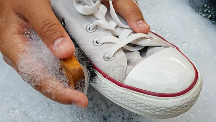 Imagem ilustrativa da notícia Veja como limpar e deixar o tênis branco como novo