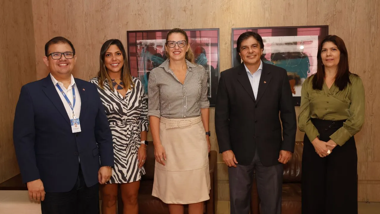 Lydia Damian e Carolina Gouveia estiveram reunidas no Grupo RBA com o presidente Camilo Centeno.