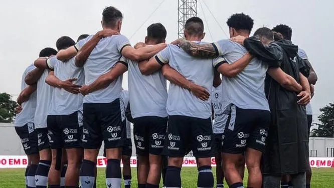 Jogadores do Clube do Remo estão sob pressão após eliminação precoce na Copa do Brasil.