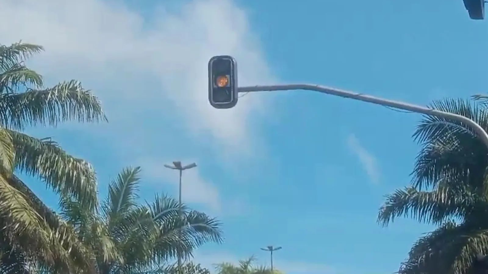 Semáforo da rodovia Transamazônica, próximo a Câmara de Vereadores, no Núcleo Cidade Nova