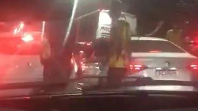 Vídeo flagra tentativa de atentado ao ônibus do Fortaleza antes do jogo; ação da polícia frustrou criminosos.