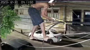 Ladrão anda pendurado na fiação elétrica e cai no Rio de Janeiro.