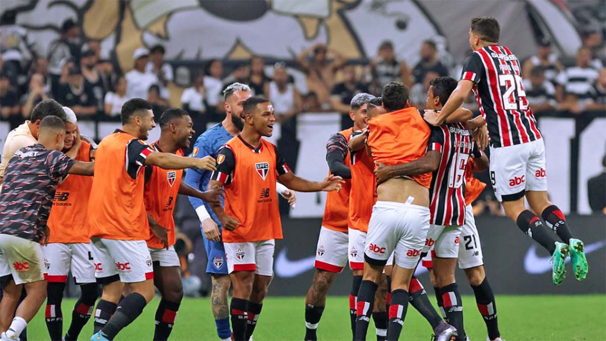 São Paulo quebra tabu e vence Corinthians em Itaquera