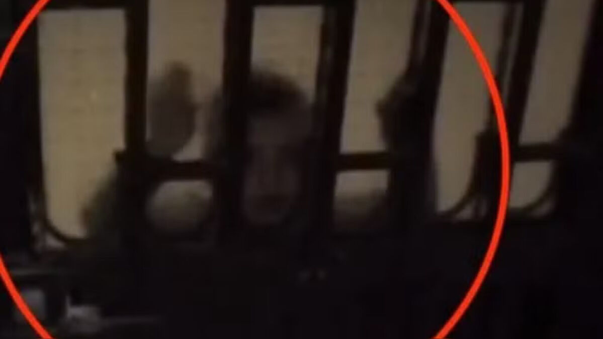 Homem posta vídeo de "menino fantasma" batendo na porta