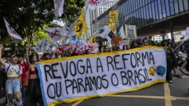 Estudantes protestam, em março, contra o novo ensino médio na avenida Paulista, em São Paulo.