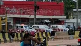 Assalto terminou com a morte de um assaltante após confronto com a polícia.