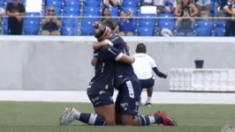 Jogadoras do Clube do Remo comemorando o título