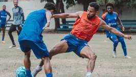 Atletas do Águia em preparação para o jogo-treino contra o sub-20 do Carajás