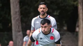 Emiliano Díaz observa Medel