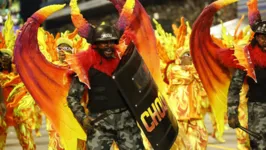 A ala 'Sobrevivendo no Inferno' no desfile da Vai-Vai homenageou o grupo Racionais MC's